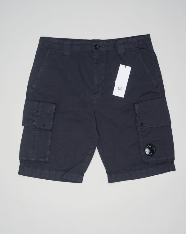 <ul> <li>Article: 16CMBE295A 0060260</li> <li>Composition: 97% Cotton 3% Elastan</li> <li>Color: 888 / Total Eclipse C.P.Company Twill Stretch Cargo Bermudas / Total Eclipse blue</li> </ul>