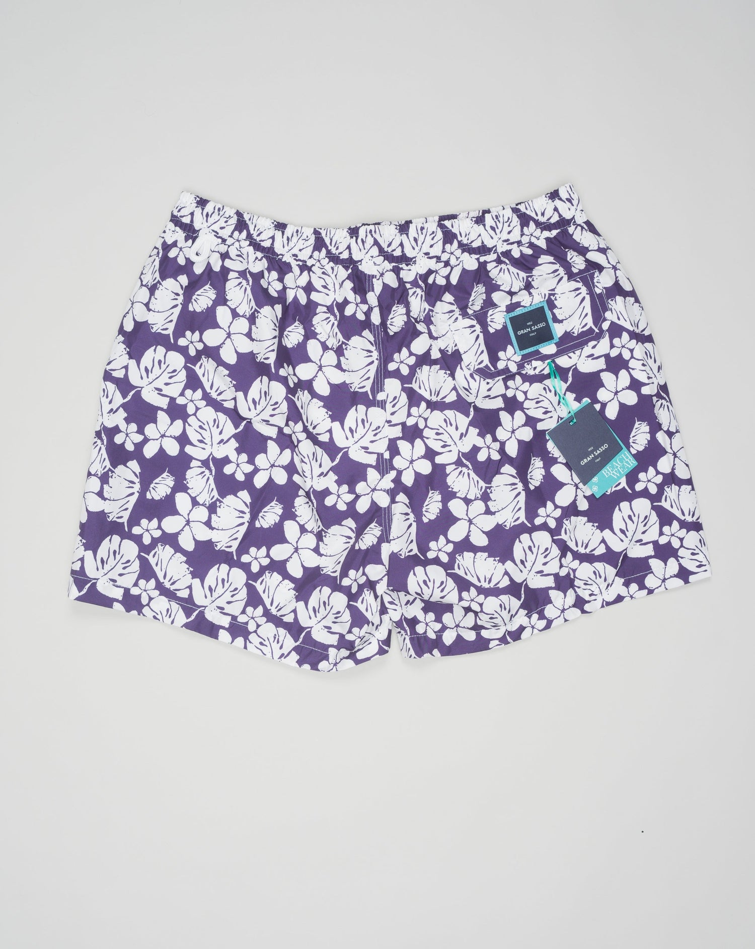 <ul> <li>Composition: 100% Recycled microfiber</li> <li>Color: 596 / Blue</li> <li>Article: 90101 / 42400</li> <li>Made in Italy&nbsp; Gran Sasso Leafs Swim Trunks / Blue</li> </ul>
