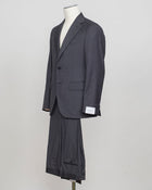 Composition: 100% Super 130's Wool
Farbric: PE0Y16 - 0220 / Grey
Model: Aida
Full Canvas
Made in Soragna, Parma , Italy Caruso Super 130's Wool Suit / Grey