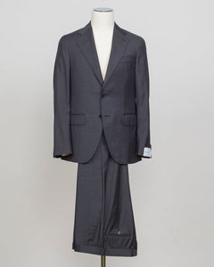 Composition: 100% Super 130's Wool
Farbric: PE0Y16 - 0220 / Grey
Model: Aida
Full Canvas
Made in Soragna, Parma , Italy Caruso Super 130's Wool Suit / Grey