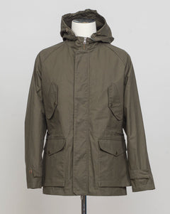 Model: New Bob
Article: Strong Wax
Color: 279 / Dark Green
Main Fabric: 100% Cotton
Lining: 80% Cotton, 20% Polyester
Coating: Wax
Regular fit
Short parka
Zipper and snap button fastening
Cargo pockets and chest pockets with snap button fastening
Elastic drawstring on waist
Side vents with snap buttons
Detachable hood with elastic drawstring L'Impermeabile Heavy Waxed Short Parka / Dark Green