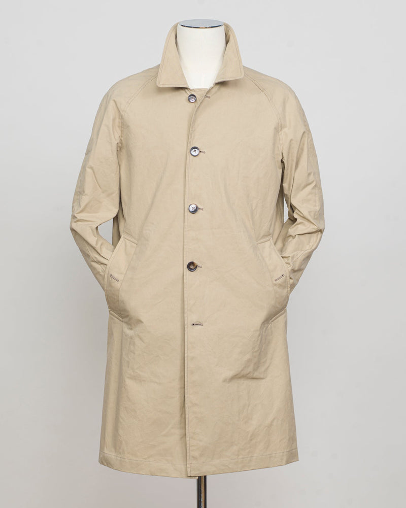 Model: New Dean
Article: Strong Wax
Color: 926 / Beige
Main Fabric: 100% Cotton
Coating: Wax
Regular fit
Knee length
Button fastening
Side pockets with button fastening
Raglan sleeves
One back vent L'Impermeabile Heavy Waxed Mac Coat / Beige