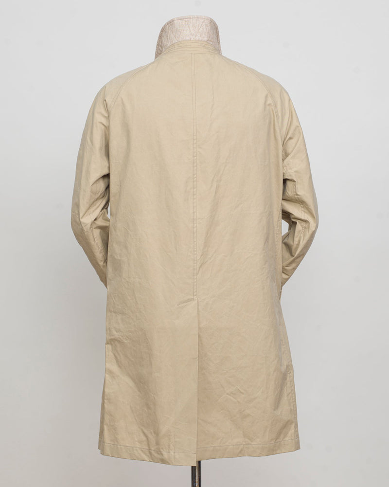 Model: New Dean
Article: Strong Wax
Color: 926 / Beige
Main Fabric: 100% Cotton
Coating: Wax
Regular fit
Knee length
Button fastening
Side pockets with button fastening
Raglan sleeves
One back vent L'Impermeabile Heavy Waxed Mac Coat / Beige