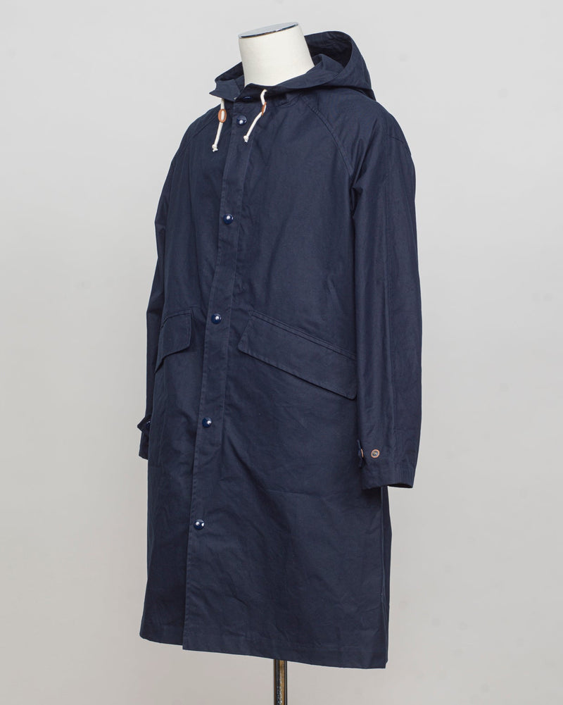 Model: Boston
Article: Strong Wax
Color: 106 / Blue
Main Fabric: 100% Cotton
Coating: Wax
Regular fit
Long parka
Zipper and snap button fastening
Side pockets with flaps
Raglan sleeves
Hood L'Impermeabile Heavy Waxed Long Parka / Navy