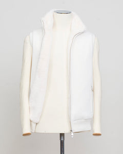 Fisherman's rib 3-ply pure cashmere sleeveless jacket. The metal zippers add a modern, functional touch. The faux fur lining provides warmth and comfort, making it ideal for colder days. The side pockets complete the stylish and practical design.

Outer composition: 100% cashmere
Inner composition: 100% Faux fur
Zipped side pockets
Two-way zipper
Art 23144 15581
Col 001 Cream White
Regular fit
Made in Italy Gran Sasso Eco-Fur &amp; Cashmere Ribbed Vest / White