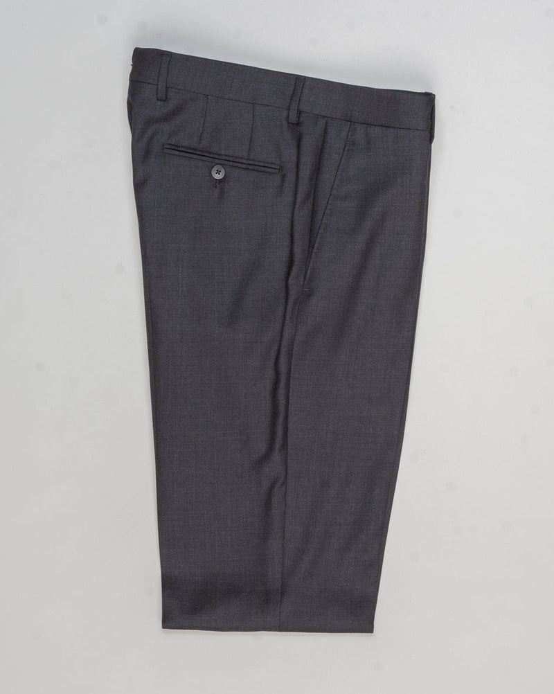 Composition: 100% Super 130's Wool
Farbric: PE0Y16 - 0220 / Grey
Model: Aida
Full Canvas
Made in Soragna, Parma , Italy Caruso Super 130's Wool Suit / Grey