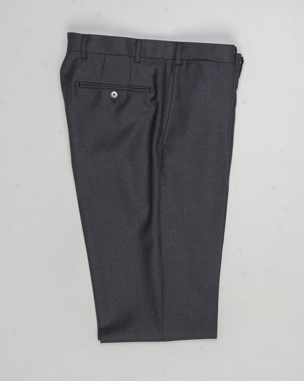 Sauma private label trousers, made of&nbsp;Super 120's 100% wool twill. This is our in-house quality, so you can find it always in our collection. &nbsp;Makes a perfect combo with our club blazers for a classic "sporty" look.

Super 120's 100% wool twill
Flat front
Zip closure
Unfinished hem to be altered to desired length
Slanted pockets in front
2 back pockets with buttons