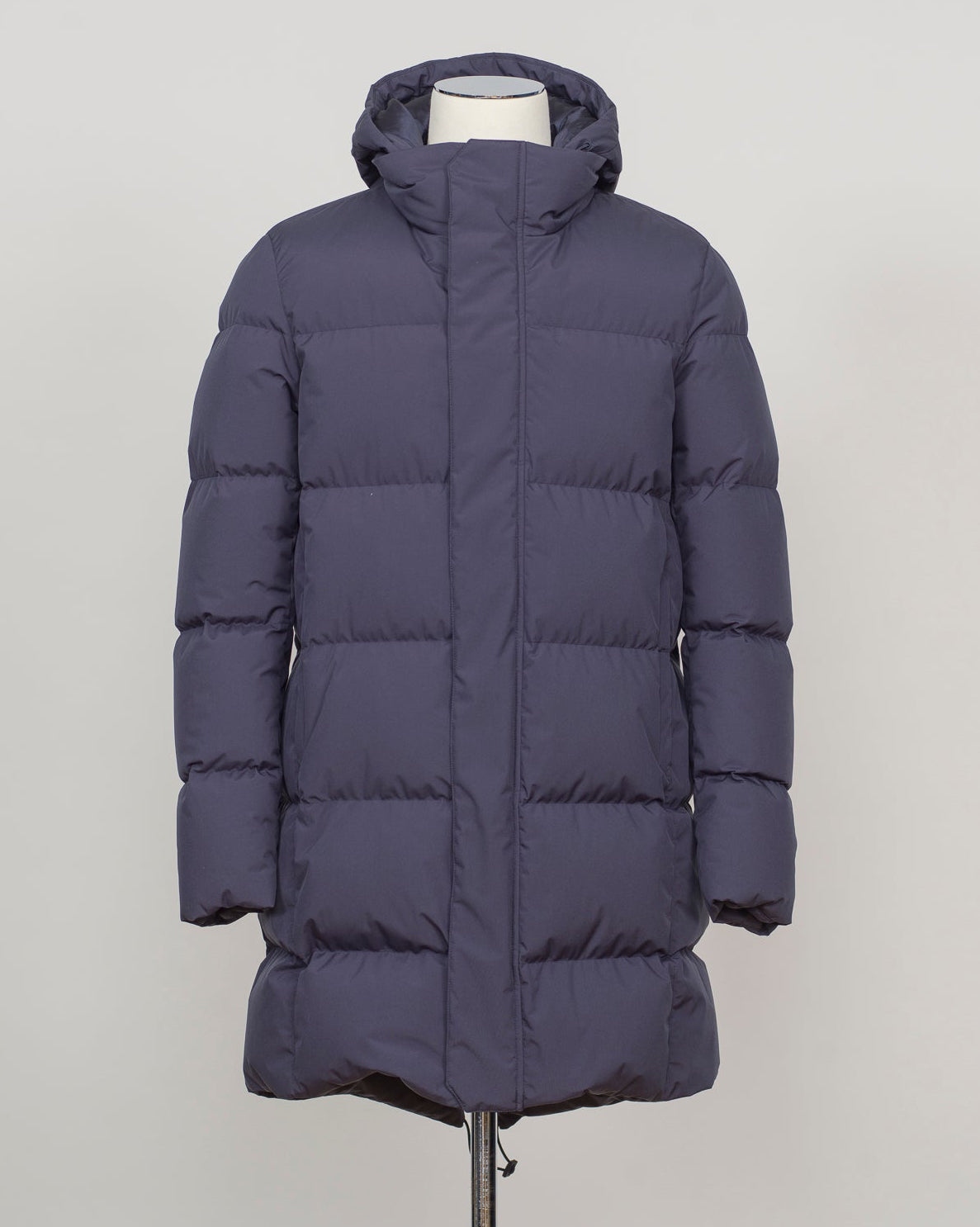 Italian craftsmanship meets alpine performance. This Herno down coat combines waterproof technical fabrics with precisely tailored construction, delivering luxury warmth for demanding seasons. Navy works across formal and casual contexts. Herno Waterproof Down Coat / Navy