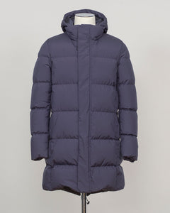 Italian craftsmanship meets alpine performance. This Herno down coat combines waterproof technical fabrics with precisely tailored construction, delivering luxury warmth for demanding seasons. Navy works across formal and casual contexts. Herno Waterproof Down Coat / Navy