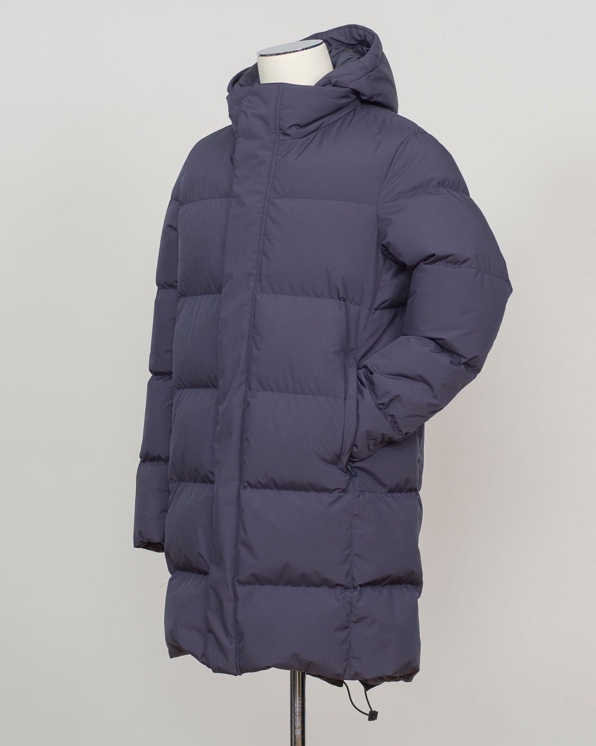 Italian craftsmanship meets alpine performance. This Herno down coat combines waterproof technical fabrics with precisely tailored construction, delivering luxury warmth for demanding seasons. Navy works across formal and casual contexts. Herno Waterproof Down Coat / Navy