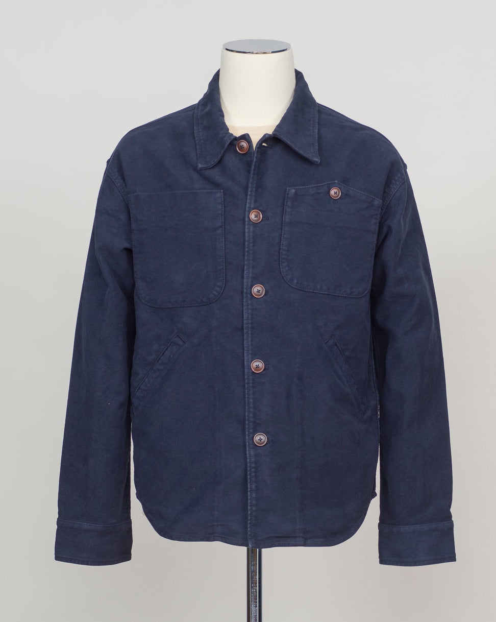 Structured overshirt tailored for layering over knitwear or worn standalone. Durable Italian moleskin fabric with subtle texture and natural drape. Versatile piece for refined casual and smart-casual wardrobes. Tela Genova Moleskin Overshirt / Navy