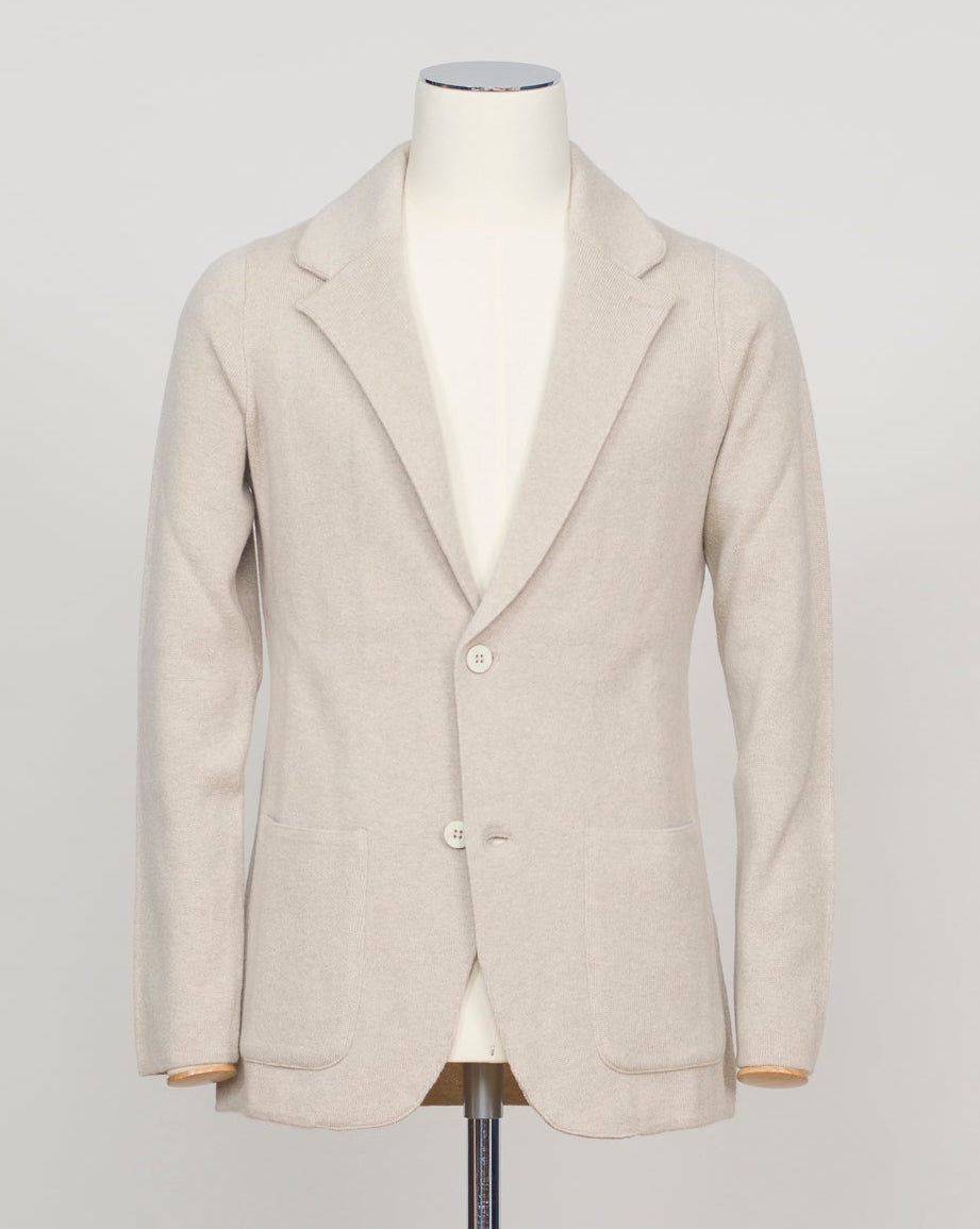 A relaxed knitted blazer in natural tone—effortless layering for your everyday wardrobe. The soft construction works equally well over a crisp shirt or casual tee, making it your go-to piece for transitional dressing. FLY3 Knitted Blazer / Natural