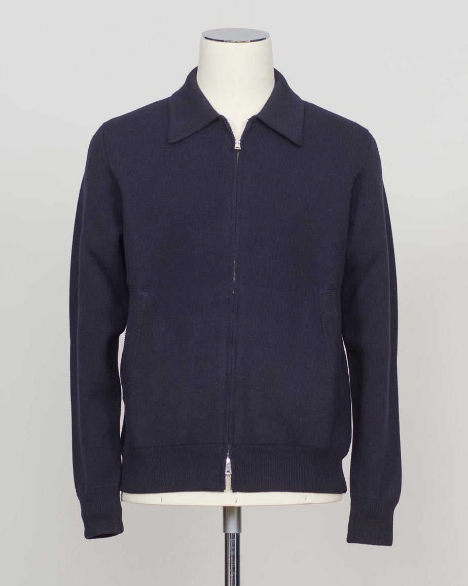 Knitted Full-Zip Bomber in navy. Premium Italian-made jacket that combines classic style with exceptional comfort. Crafted from a high-quality blend of 87% wool, 8% cashmere, and 5% polyamide, it offers a luxurious feel and excellent warmth. This versatile piece features a convenient full-zip front and a refined knitted texture, making it perfect for both smart-casual and relaxed everyday wear. FLY3 Knitted Full-Zip Bomber / Navy
