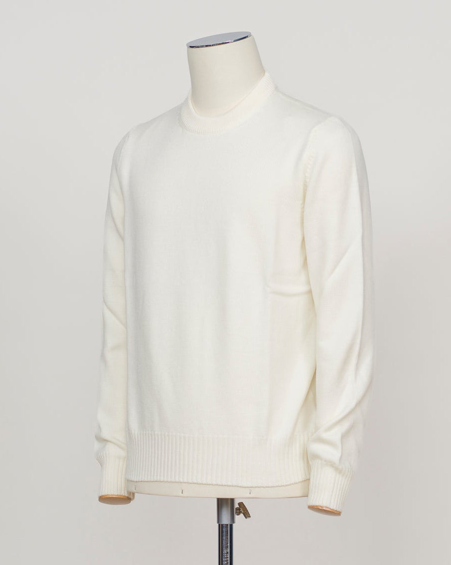 Substantial crewneck in heavy merino wool, masterfully constructed for enduring comfort. The luxurious fabric delivers warmth and breathability in equal measure, with a refined silhouette that pairs effortlessly with tailored trousers or casual wear. A timeless essential for discerning wardrobes. Gran Sasso Heavy Merino Crewneck / Off White