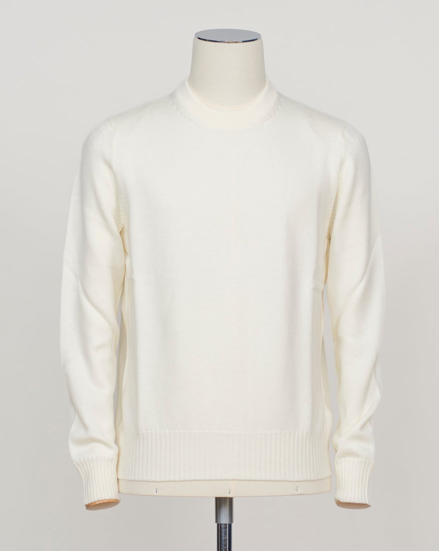 Substantial crewneck in heavy merino wool, masterfully constructed for enduring comfort. The luxurious fabric delivers warmth and breathability in equal measure, with a refined silhouette that pairs effortlessly with tailored trousers or casual wear. A timeless essential for discerning wardrobes. Gran Sasso Heavy Merino Crewneck / Off White