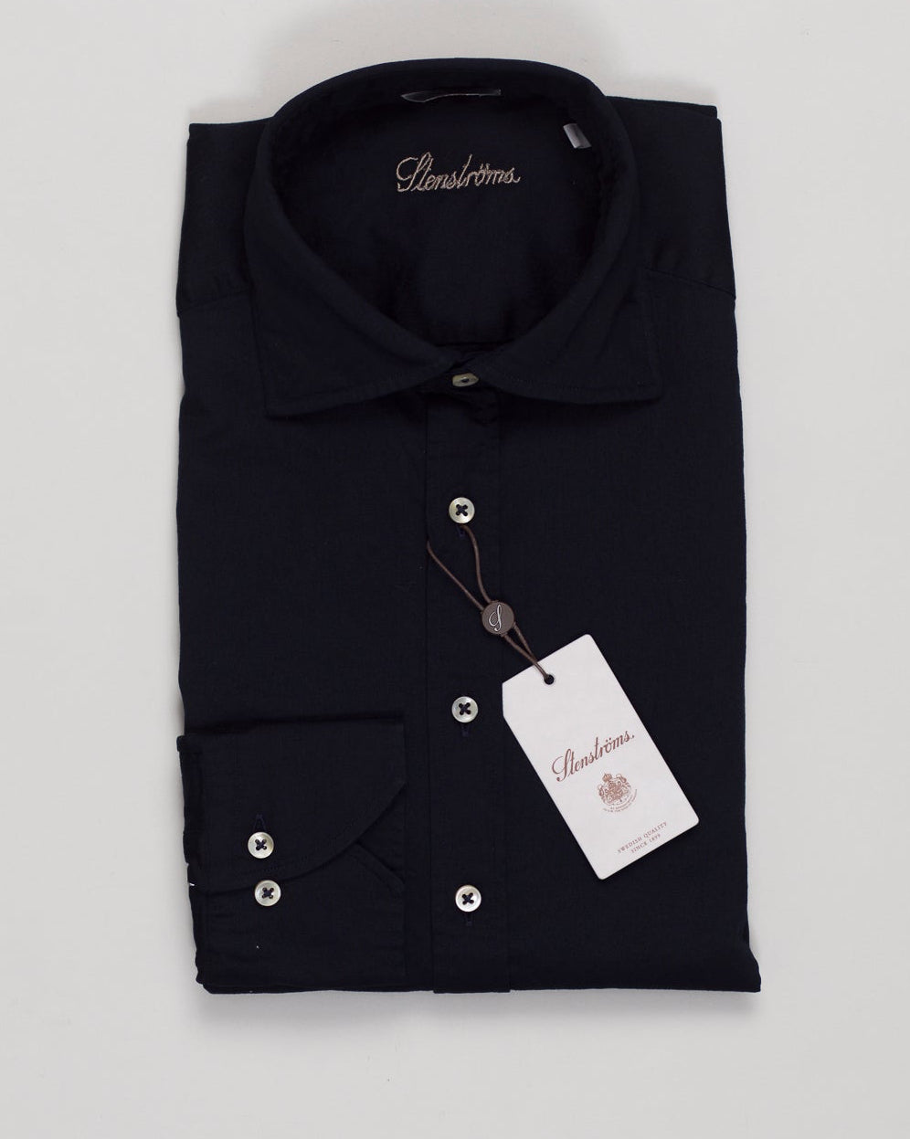 Stenströms crafts this denim shirt in a sophisticated navy, balancing classic tailoring with modern stretch comfort. The cotton-elastane blend offers freedom of movement while maintaining structure. Refined detailing and premium construction make it a versatile anchor piece for refined wardrobes. Stenströms Denim Stretch Shirt / Navy