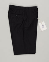 Classic deep grey flannel trousers designed for refined everyday wear. Featuring a patented Comfort waistband for superb comfort and all-day ease. The soft brushed cotton delivers a subtle texture and a reliable drape. Perfect with tailored shirts or casual knitwear, this timeless style transitions seamlessly from the office to the weekend. GTA Moda Flannel Trousers / Anthracite