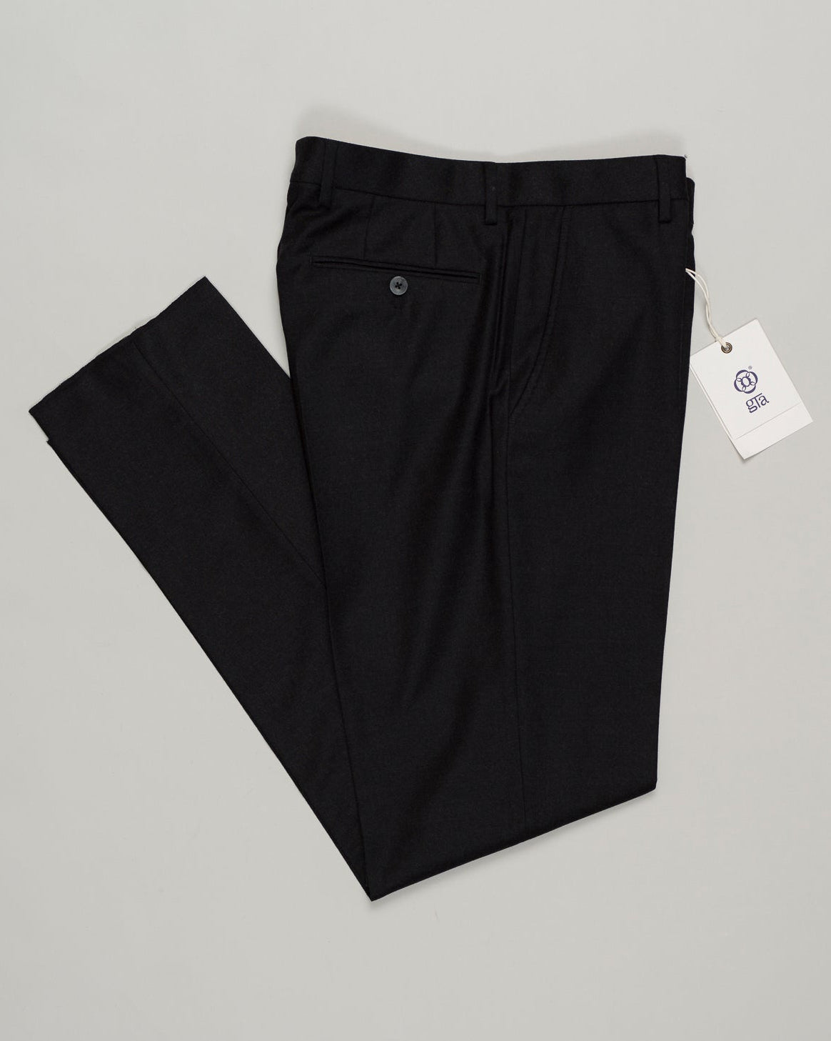 Classic deep grey flannel trousers designed for refined everyday wear. Featuring a patented Comfort waistband for superb comfort and all-day ease. The soft brushed cotton delivers a subtle texture and a reliable drape. Perfect with tailored shirts or casual knitwear, this timeless style transitions seamlessly from the office to the weekend. GTA Moda Flannel Trousers / Anthracite