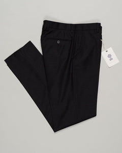 Classic deep grey flannel trousers designed for refined everyday wear. Featuring a patented Comfort waistband for superb comfort and all-day ease. The soft brushed cotton delivers a subtle texture and a reliable drape. Perfect with tailored shirts or casual knitwear, this timeless style transitions seamlessly from the office to the weekend. GTA Moda Flannel Trousers / Anthracite