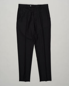 Classic deep grey flannel trousers designed for refined everyday wear. Featuring a patented Comfort waistband for superb comfort and all-day ease. The soft brushed cotton delivers a subtle texture and a reliable drape. Perfect with tailored shirts or casual knitwear, this timeless style transitions seamlessly from the office to the weekend. GTA Moda Flannel Trousers / Anthracite