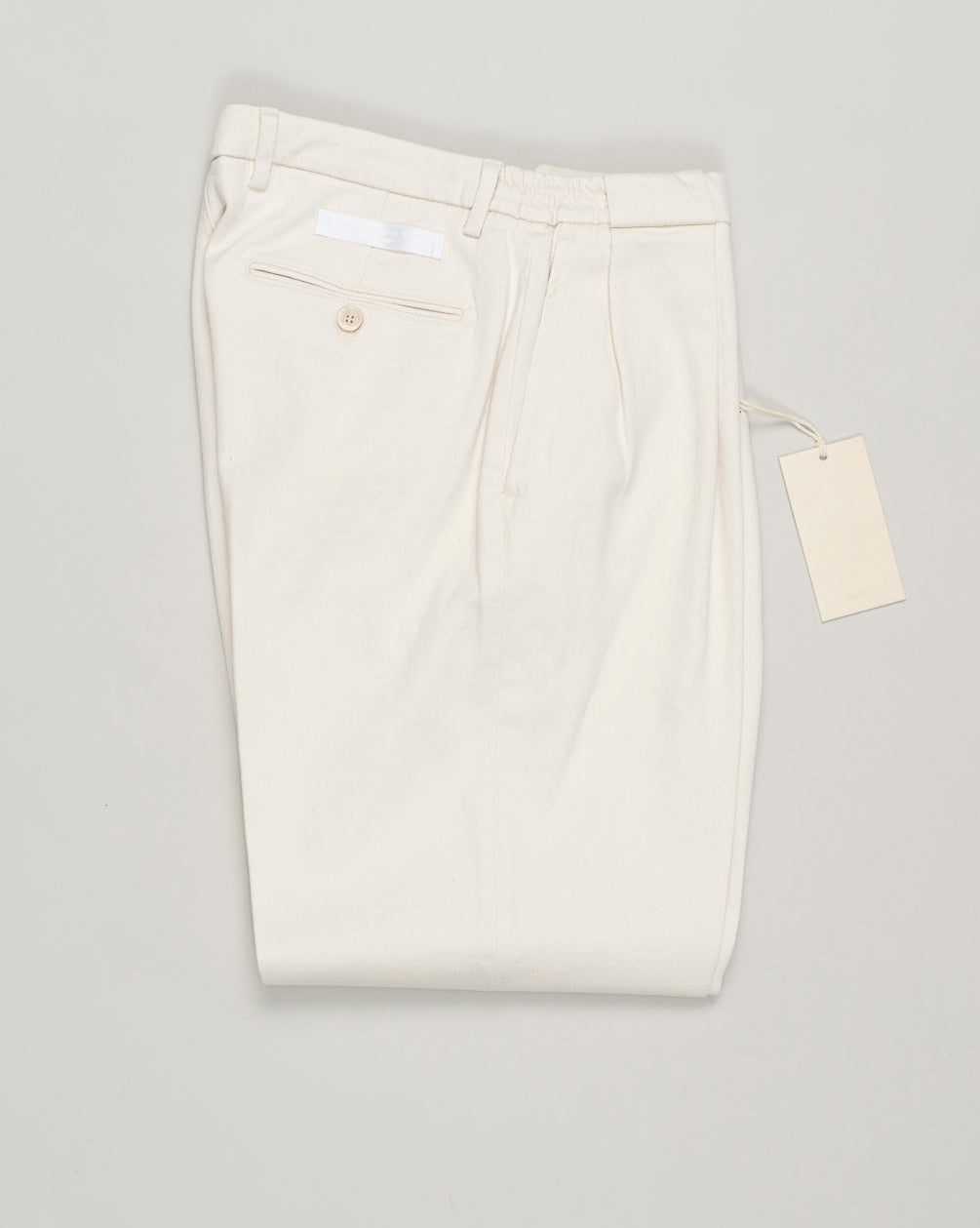 Relaxed cotton trousers from Briglia's Portobello collection. These casual trousers balance effortless style with understated elegance. Perfect for weekend wear or layered into smart-casual outfits. Briglia Portobello Cotton Trousers / Lino