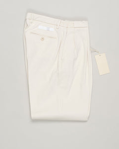 Relaxed cotton trousers from Briglia's Portobello collection. These casual trousers balance effortless style with understated elegance. Perfect for weekend wear or layered into smart-casual outfits. Briglia Portobello Cotton Trousers / Lino