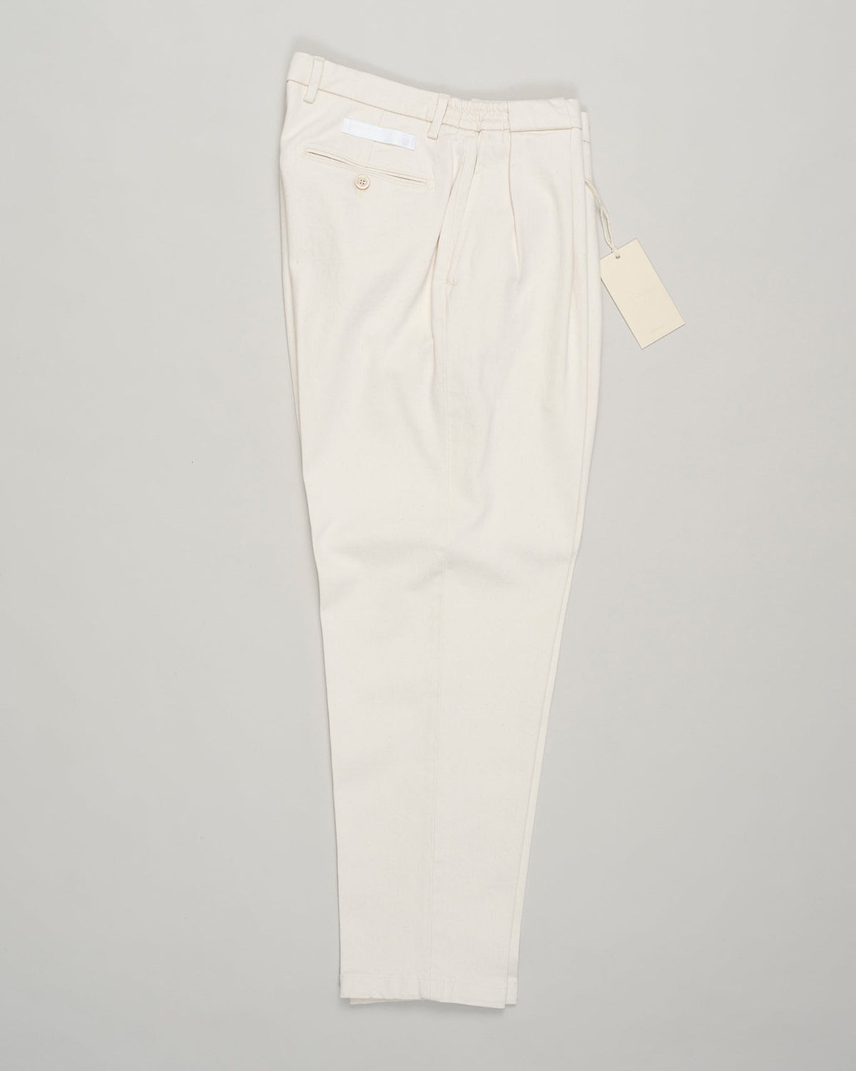 Relaxed cotton trousers from Briglia's Portobello collection. These casual trousers balance effortless style with understated elegance. Perfect for weekend wear or layered into smart-casual outfits. Briglia Portobello Cotton Trousers / Lino
