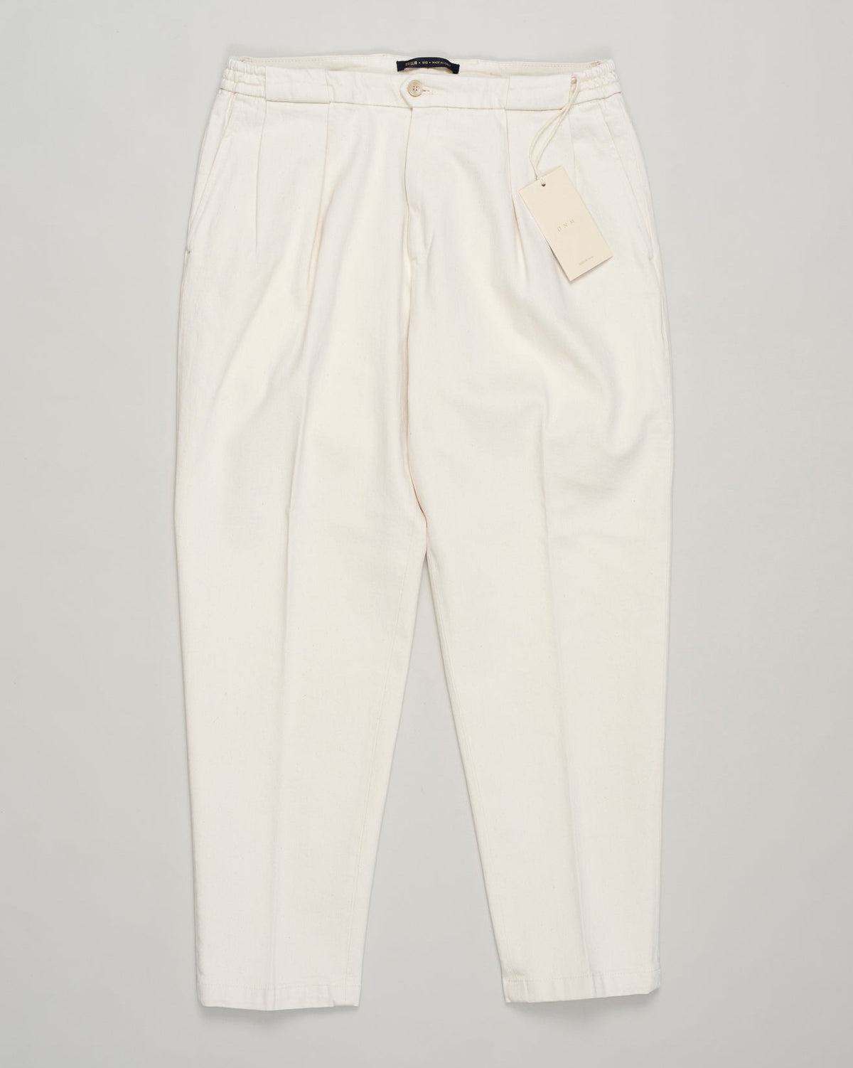 Relaxed cotton trousers from Briglia's Portobello collection. These casual trousers balance effortless style with understated elegance. Perfect for weekend wear or layered into smart-casual outfits. Briglia Portobello Cotton Trousers / Lino