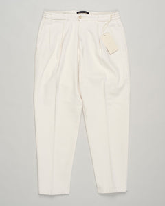 Relaxed cotton trousers from Briglia's Portobello collection. These casual trousers balance effortless style with understated elegance. Perfect for weekend wear or layered into smart-casual outfits. Briglia Portobello Cotton Trousers / Lino