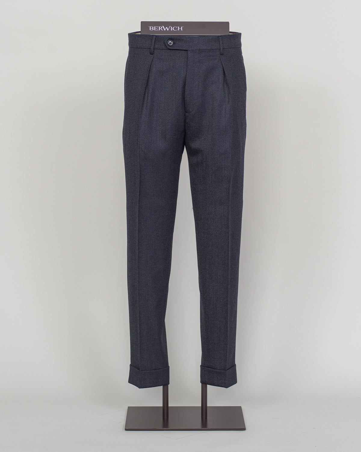 Italian tailoring meets understated elegance in these Berwich Chiaia trousers. Crafted from long wool covert fabric in navy, they deliver refined structure and subtle texture. A timeless foundation piece for discerning wardrobes—pair with blazers or knitwear for effortless sophistication.&nbsp;