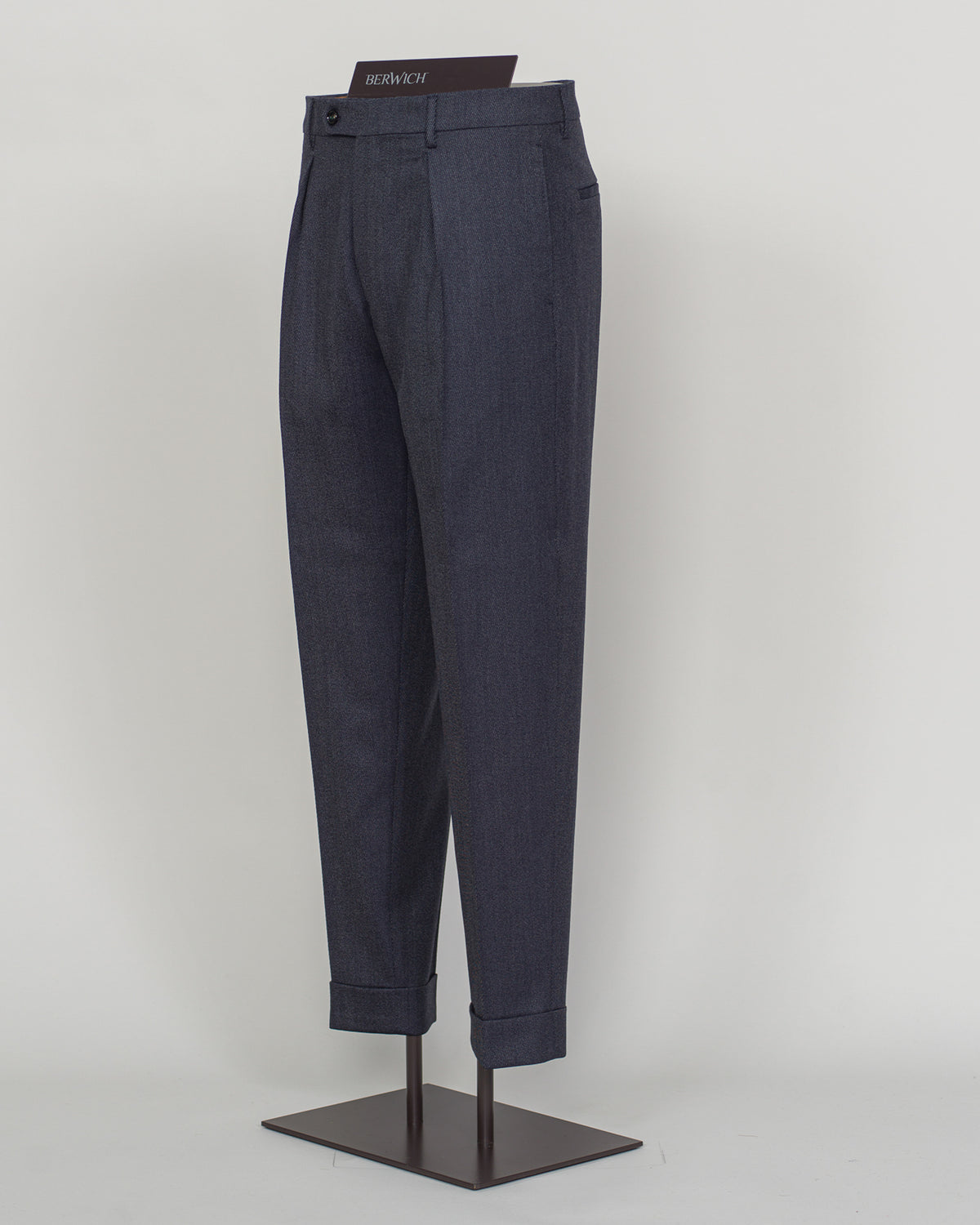 Italian tailoring meets understated elegance in these Berwich Chiaia trousers. Crafted from long wool covert fabric in navy, they deliver refined structure and subtle texture. A timeless foundation piece for discerning wardrobes—pair with blazers or knitwear for effortless sophistication.&nbsp;