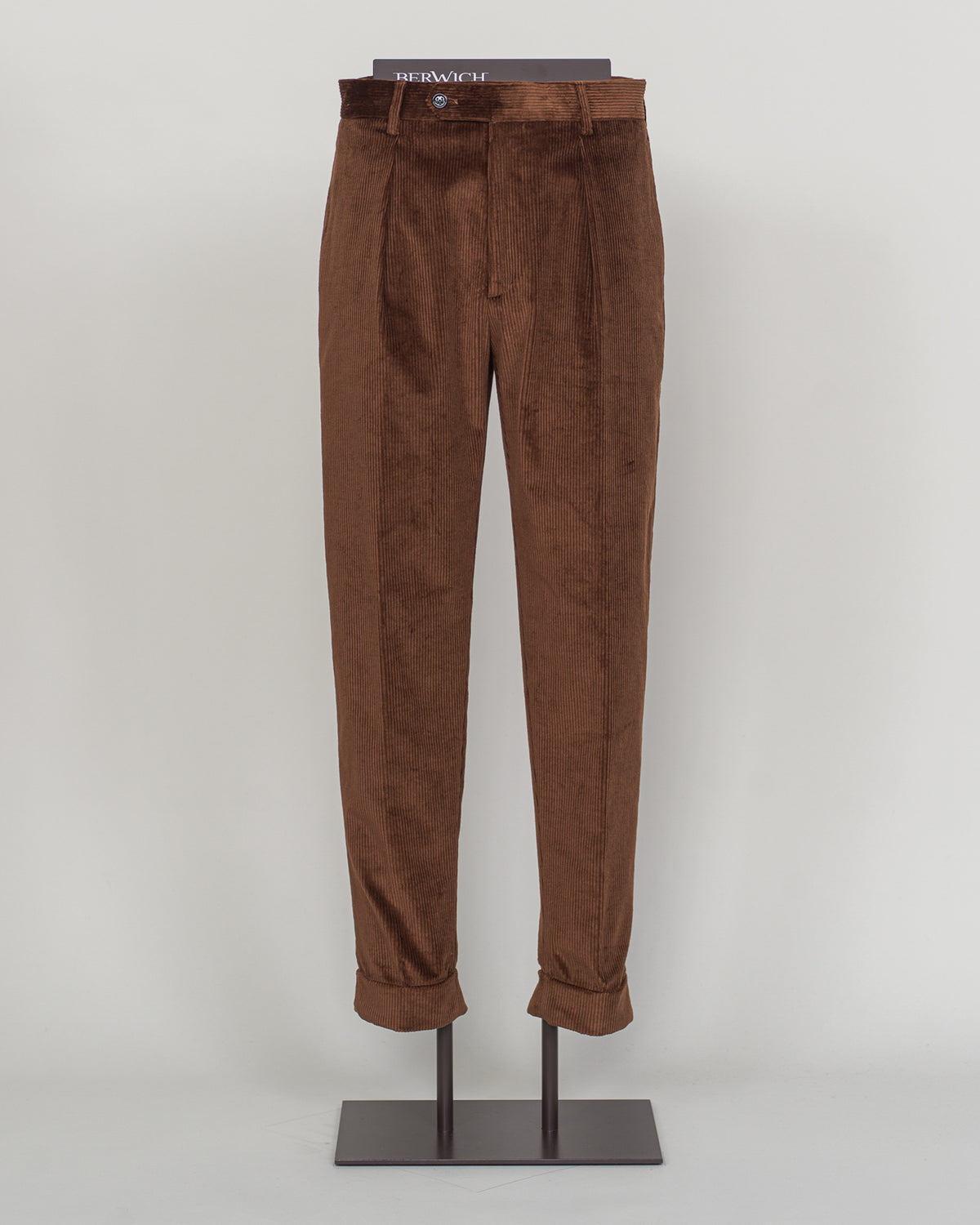 PIC 1 Berwich's Chiaia long trousers exemplify Italian tailoring craftsmanship in a warm biscuit corduroy. The substantial fabric drapes with refined structure, offering both comfort and presence through seasons of wear. A classic silhouette built for the discerning wardrobe—versatile enough for business and relaxed enough for weekend elegance. Corduroy's textural depth pairs effortlessly with knitwear and structured blazers alike. Berwich Chiaia Long Corduroy Trousers / Biscuit
