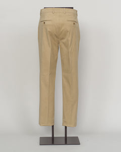 Berwich brushed cotton chinos deliver understated elegance and effortless versatility. The soft, matte finish of premium brushed cotton creates a refined texture that moves naturally, while the classic beige tone pairs seamlessly with neutral and jewel tones alike.

Cut for a modern fit with a tapered leg, these chinos offer comfort without compromise. The quality construction and timeless design make them a wardrobe essential—equally at home in the office or paired with a simple knit for weekend ease.