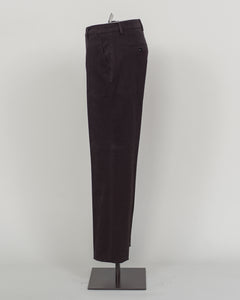 Crafted from supremely soft brushed cotton, these Berwich chinos deliver understated elegance and everyday comfort. The rich dark brown tone pairs effortlessly with neutral knitwear and structured blazers, making them a versatile foundation for refined dressing. Finished with careful tailoring and a relaxed fit that moves with you, these are the trousers you'll reach for again and again.