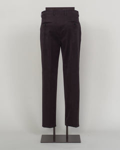 Crafted from supremely soft brushed cotton, these Berwich chinos deliver understated elegance and everyday comfort. The rich dark brown tone pairs effortlessly with neutral knitwear and structured blazers, making them a versatile foundation for refined dressing. Finished with careful tailoring and a relaxed fit that moves with you, these are the trousers you'll reach for again and again.