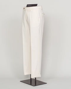 Understated elegance meets everyday comfort in these Berwich brushed cotton chinos. Crafted from soft, refined cotton with a subtle nap finish, they drape with a relaxed sophistication ideal for both casual weekends and smart-casual occasions. The clean white colorway pairs effortlessly with any palette. Cut for a modern fit that honors traditional tailoring principles, these chinos deliver the versatility and quality that define Berwich's Italian heritage.