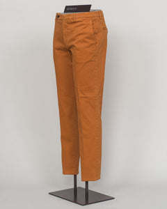 Berwich's Vulcano chinos exemplify Italian craftsmanship with their garment-dyed arancio hue, delivering depth and character that evolves with wear. Cut in a refined, contemporary fit, these chinos balance structure with comfort—ideal for refined casual dressing and smart-casual occasions. The garment-dye process ensures each pair develops its own patina, making them a versatile investment piece for a discerning wardrobe. Pair with lightweight knitwear or classic shirting for effortless sophistication. Berw