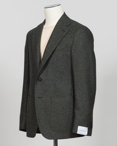 A dark olive green tweed blazer displayed on a white mannequin torso, styled over a light beige shirt. The blazer features a single button closure, notch lapels, and a small white brand label on the cuff. A timeless sport jacket tailored for refined occasions. This Caruso tweed delivers sophisticated texture in a rich dark green, anchoring tailored looks with understated elegance. The natural fiber construction promises durability and breathability, while the classic cut pairs seamlessly with dress trousers