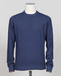 A navy blue long-sleeve knit sweater displayed on a white mannequin torso against a light gray studio background. Italian craftsmanship meets timeless elegance in this Gran Sasso vintage crewneck. Constructed from premium yarns with meticulous attention to detail, this navy essential delivers versatile sophistication for refined wardrobes. The classic crew silhouette and refined knit construction ensure enduring style and comfort across seasons. A foundation piece worthy of investment. Gran sasso blue