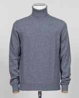 Italian craftsmanship meets understated elegance. This Gran Sasso cashmere roll neck in oat delivers refined warmth through premium fibers and meticulous construction. A versatile layering piece that anchors both formal and relaxed wardrobes with timeless appeal. Gran Sasso Cashmere Roll Neck / Grey