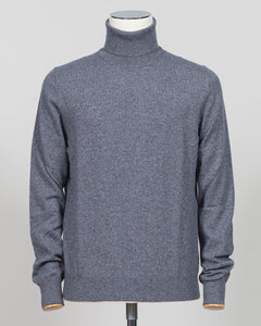 Italian craftsmanship meets understated elegance. This Gran Sasso cashmere roll neck in oat delivers refined warmth through premium fibers and meticulous construction. A versatile layering piece that anchors both formal and relaxed wardrobes with timeless appeal. Gran Sasso Cashmere Roll Neck / Grey