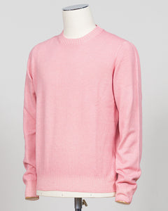 Italian luxury knitwear in soft pink. Gran Sasso's refined crewneck delivers timeless sophistication with superior craftsmanship—a versatile layering piece that pairs effortlessly with tailored trousers or casual separates. Premium construction ensures lasting comfort and durability. Gran Sasso Vintage Crewneck / Pink
