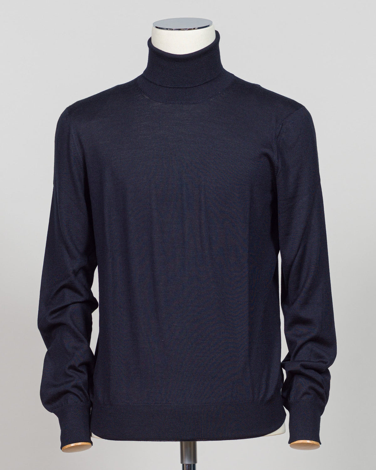 Refined luxury knitwear from Gran Sasso, combining wool, cashmere, and silk in a timeless roll neck silhouette. The navy colorway offers versatile sophistication—equally at home layered under tailoring or worn as a standalone piece. Soft, breathable construction ensures comfort across seasons, while the blend of natural fibers delivers lasting durability and subtle sheen. A wardrobe essential for those who value quality and restraint. Gran Sasso Wool Cashmere & Silk Roll Neck / Navy