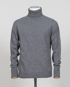 Crafted from premium Italian yarn, the G.R.P. Firenze rollneck knit delivers refined simplicity with architectural precision. The elevated grey tone pairs seamlessly with tailored pieces, while the structured rollneck and clean finish reflect the meticulous construction standards of contemporary menswear. Ideal for layering or worn as a statement piece, this knit bridges casual elegance with wardrobing versatility.