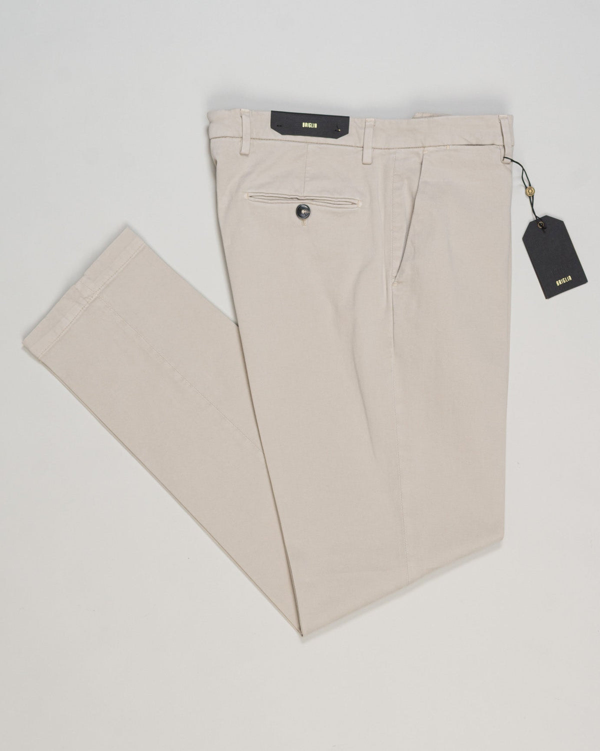 Lightweight cotton chinos in soft light beige by Briglia. Clean lines and refined construction deliver understated elegance for everyday wear and business casual settings. The breathable fabric moves with you, while precise tailoring ensures a sharp silhouette. A versatile essential that pairs effortlessly with both knitwear and dress shirts. Briglia Naviglio Cotton Chinos / Light Beige