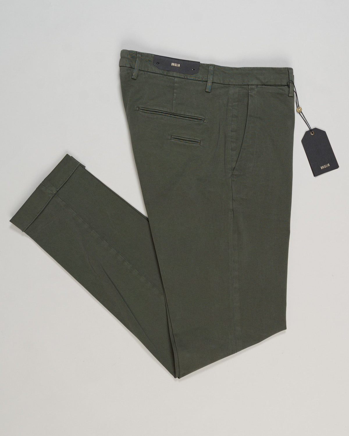 Briglia's garment-dyed cotton chinos deliver understated Italian craftsmanship in a versatile military green that pairs effortlessly with any wardrobe. The soft, pre-washed cotton develops character with wear, offering a relaxed yet refined silhouette perfect for both casual weekends and smart-casual occasions. Premium construction and attention to detail make these a timeless staple for the discerning gentleman. Briglia Garment Dyed Cotton Chinos / Military Green