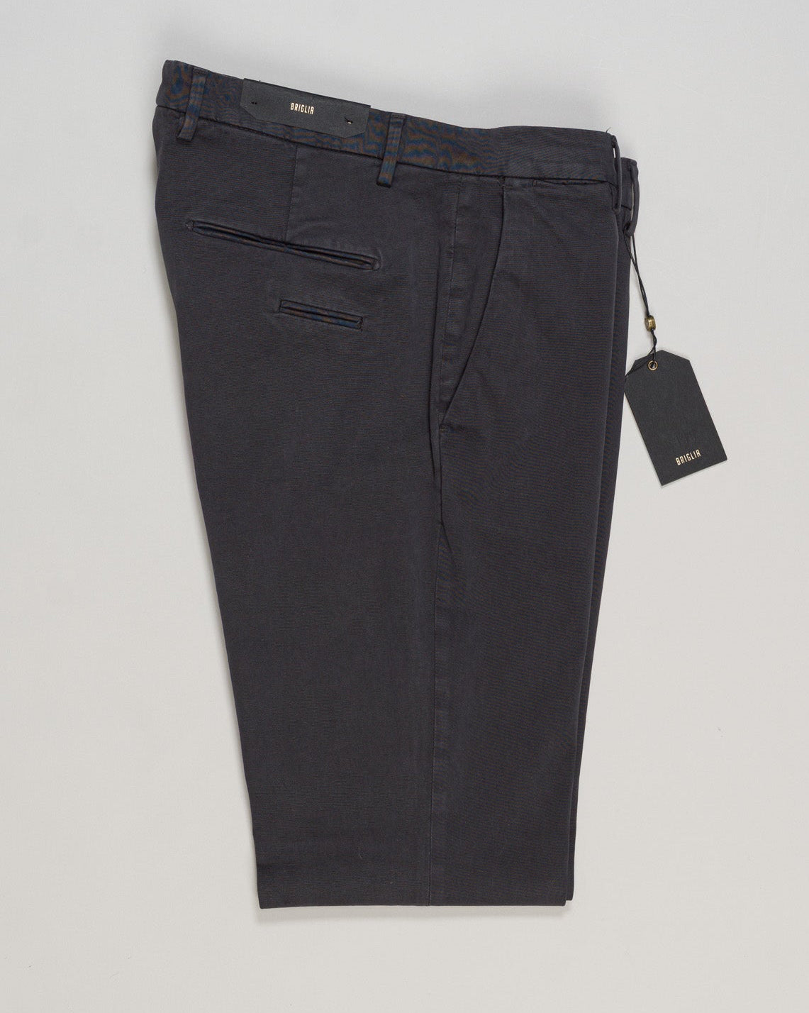 Briglia's garment-dyed cotton chinos deliver understated Italian craftsmanship in a versatile dark grey that pairs effortlessly with any wardrobe. The soft, pre-washed cotton develops character with wear, offering a relaxed yet refined silhouette perfect for both casual weekends and smart-casual occasions. Premium construction and attention to detail make these a timeless staple for the discerning gentleman. Briglia Garment Dyed Cotton Chinos / Dark Grey