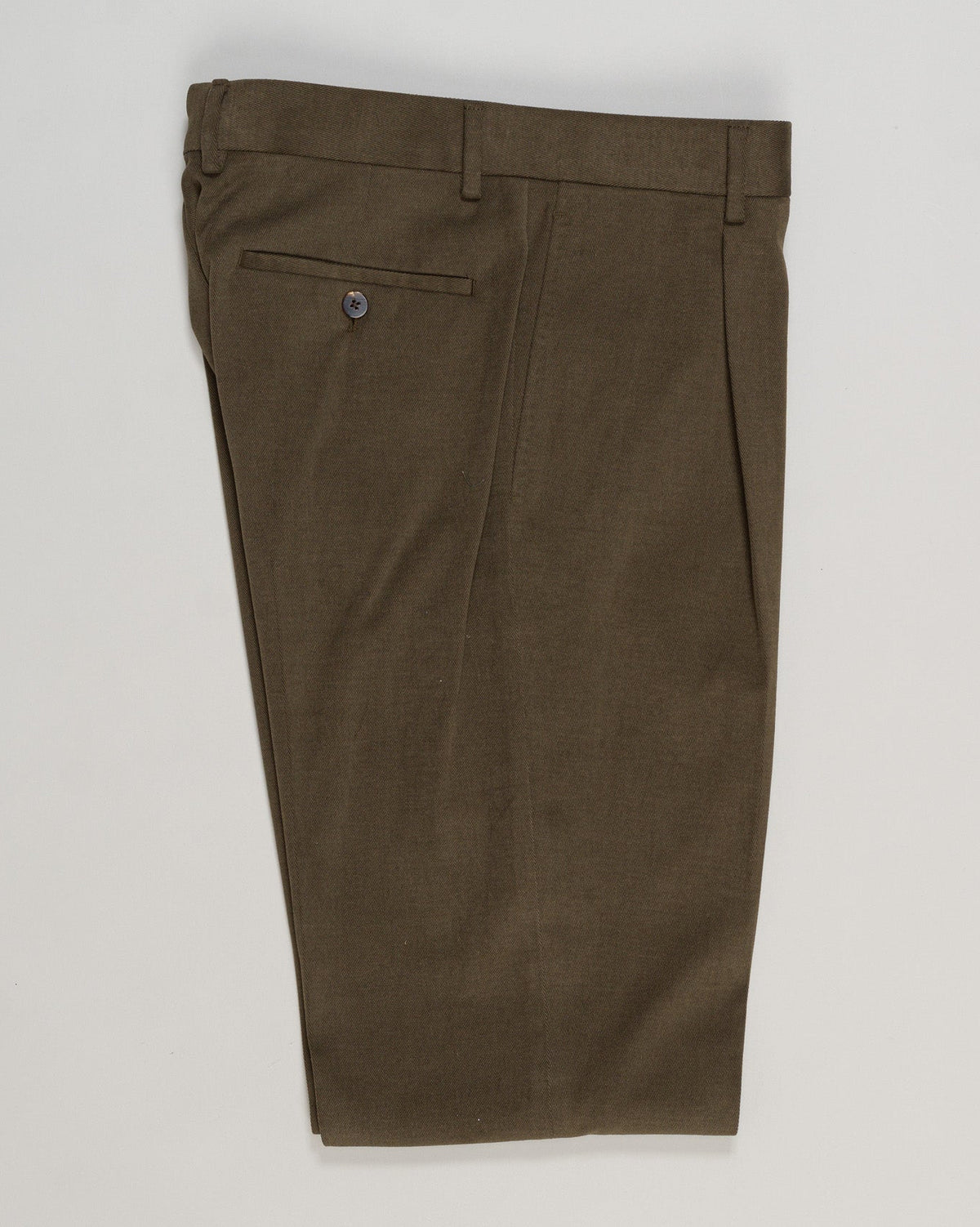 Caruso's brushed cotton trousers in deep forest green deliver refined tailoring with natural texture and comfort. Constructed from soft, breathable cotton with a subtle matte finish, these trousers pair effortlessly with knitwear and casual shirting. Designed for the discerning wardrobe—versatile enough for weekend wear yet polished for professional settings. &nbsp;Caruso Brushed Cotton Trousers / Dark Green