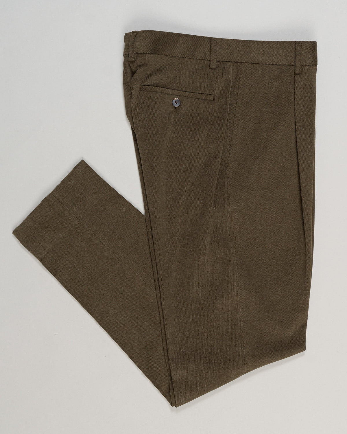 Caruso's brushed cotton trousers in deep forest green deliver refined tailoring with natural texture and comfort. Constructed from soft, breathable cotton with a subtle matte finish, these trousers pair effortlessly with knitwear and casual shirting. Designed for the discerning wardrobe—versatile enough for weekend wear yet polished for professional settings. &nbsp;Caruso Brushed Cotton Trousers / Dark Green