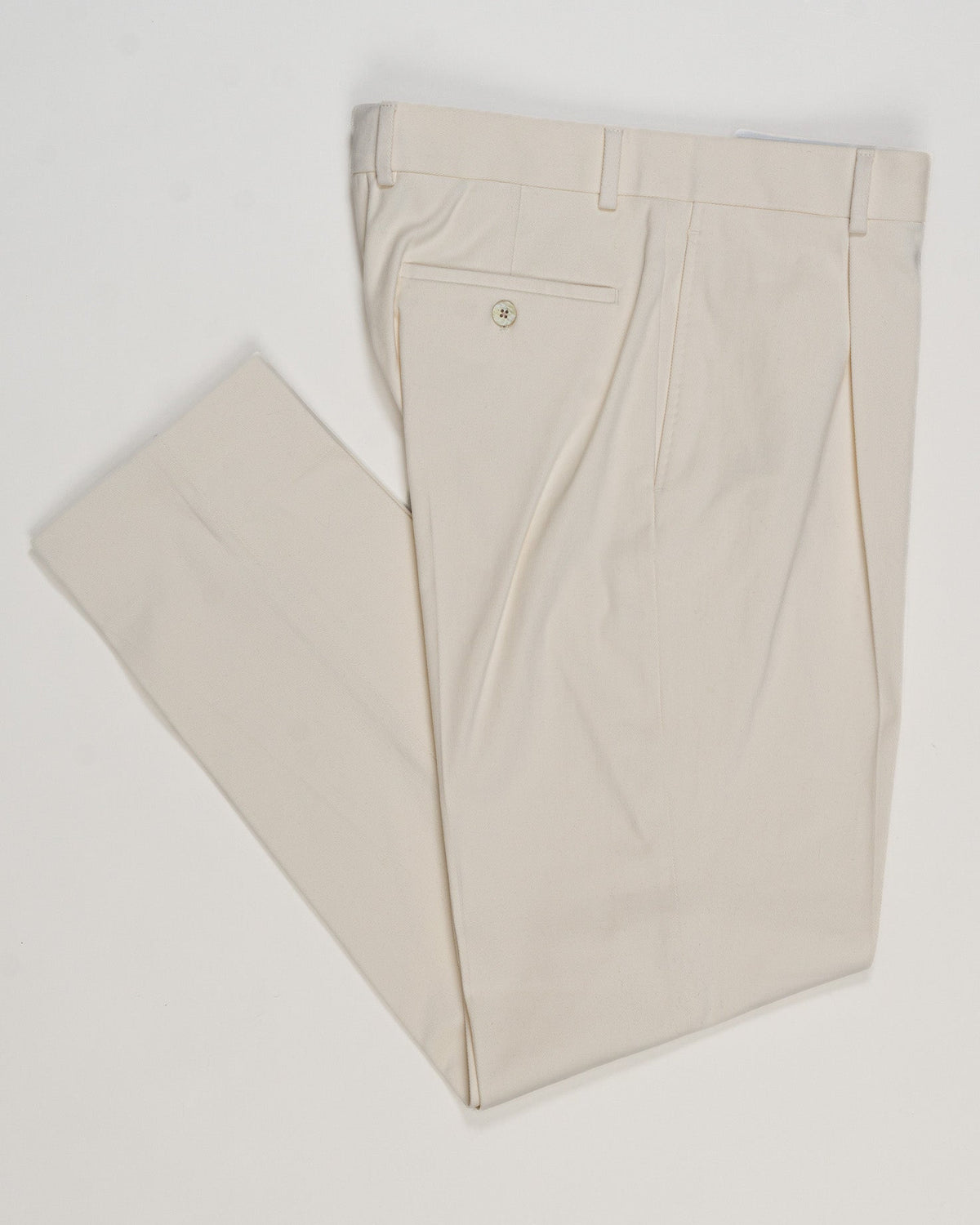 Italian tailoring heritage meets everyday refinement in these Caruso brushed cotton trousers. A soft, brushed finish delivers subtle texture and comfort against the skin, while the neutral panna tone pairs effortlessly with sport coats, knitwear, and casual separates. Designed for the discerning dresser who values both craftsmanship and versatility. Caruso Brushed Cotton Trousers / Panna